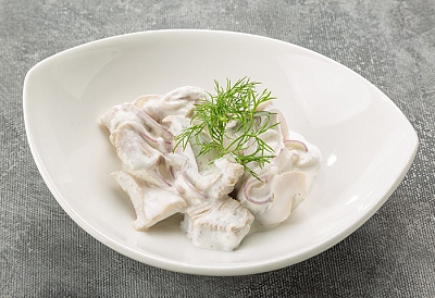 Грузди с луком и сметаной